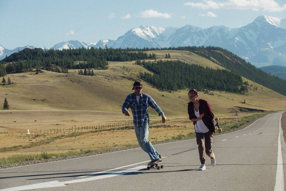 What Is the Difference Between a Longboard and a Skateboard?