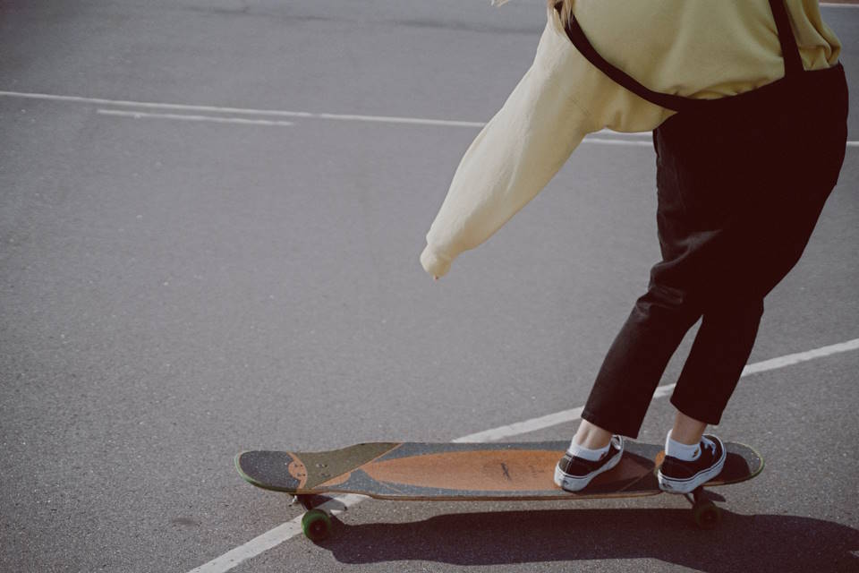 What Is the Difference Between a Longboard and a Skateboard?